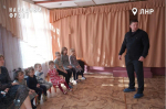 Ребята из детского сада Красноярского края передали воспитанникам семейного центра города Свердловска подарки