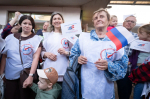 В Красноярске встретили пассажирский поезд «Россия»